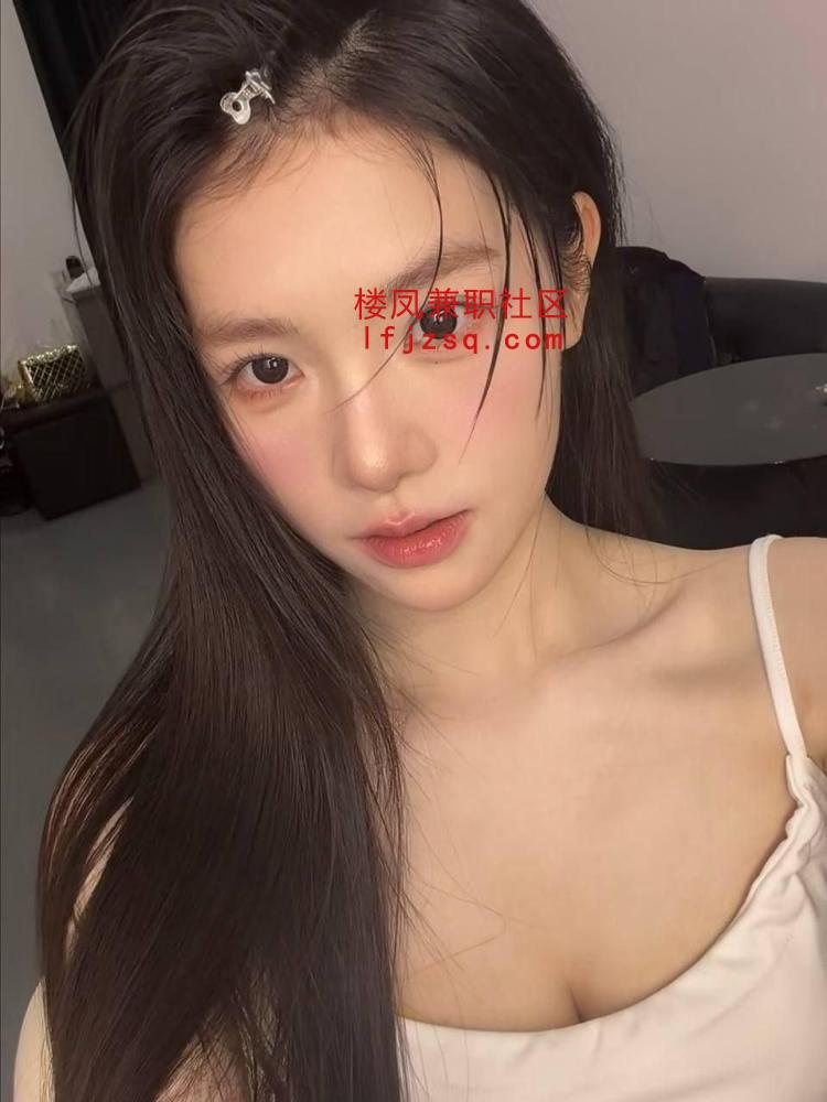 狼友们冲货真价实零零后嫩妹