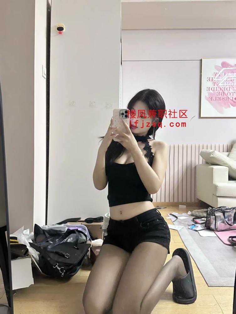 零零后刚下海的小嫩妹