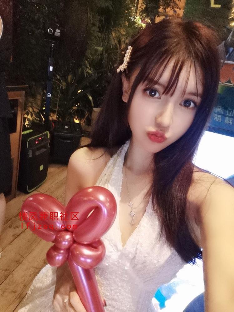 贵阳清纯少女下海兼职赚钱粉鲍鱼多水易高潮