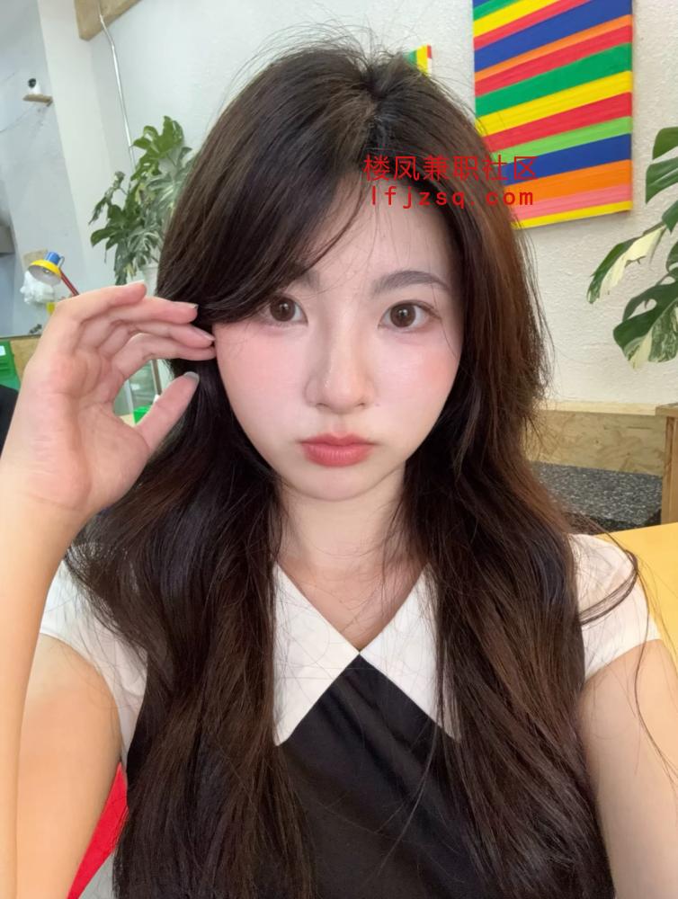 极品性瘾骚妹制服诱惑