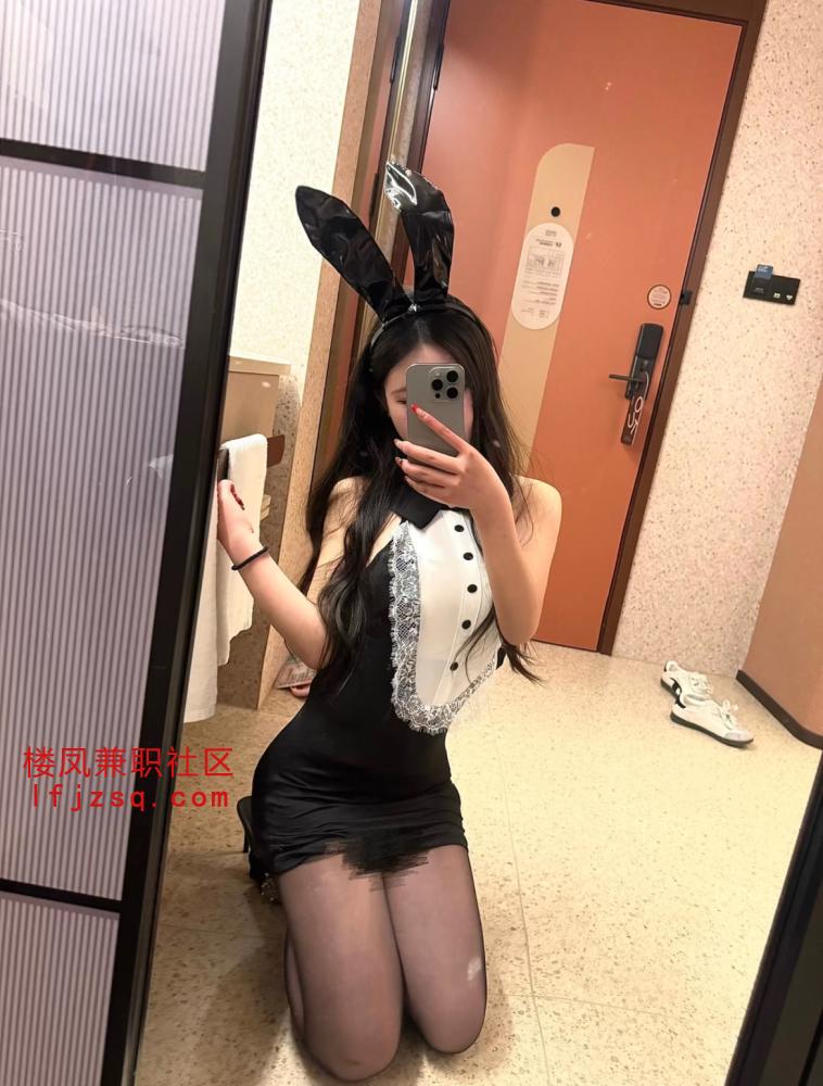 极品骚穴身材S嫩逼夹的好紧