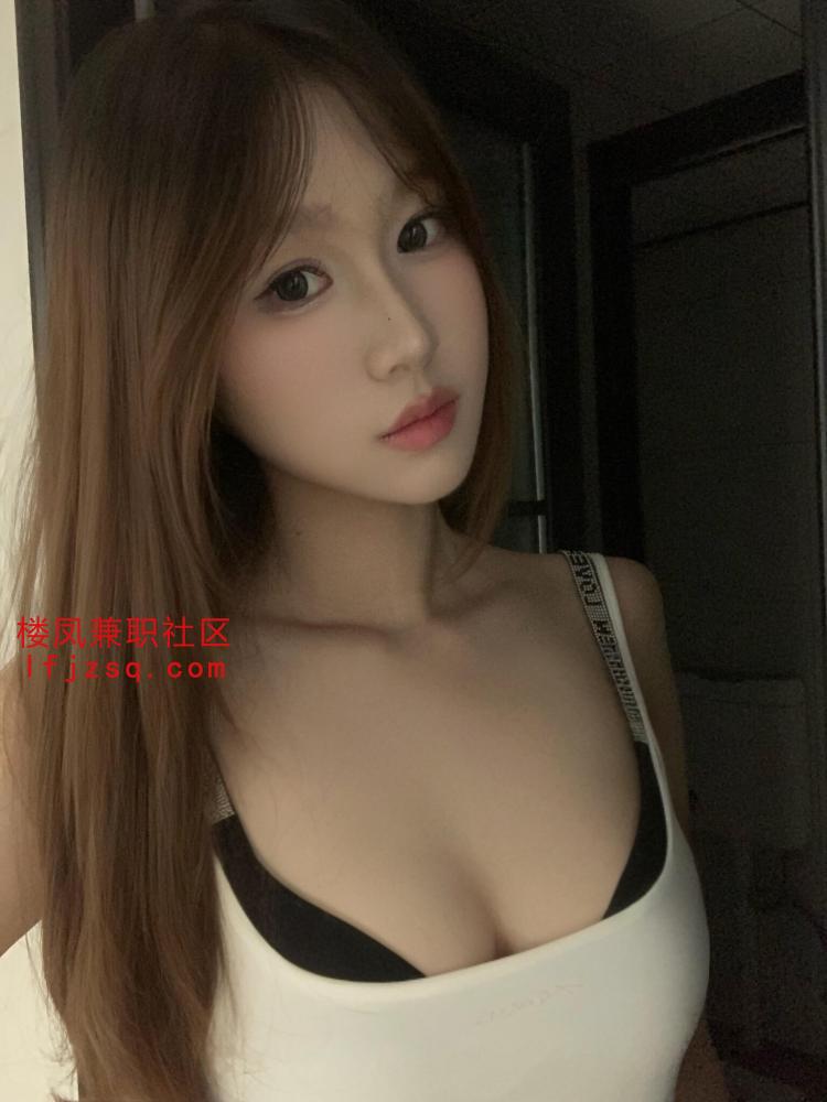 性感大胸白虎御姐