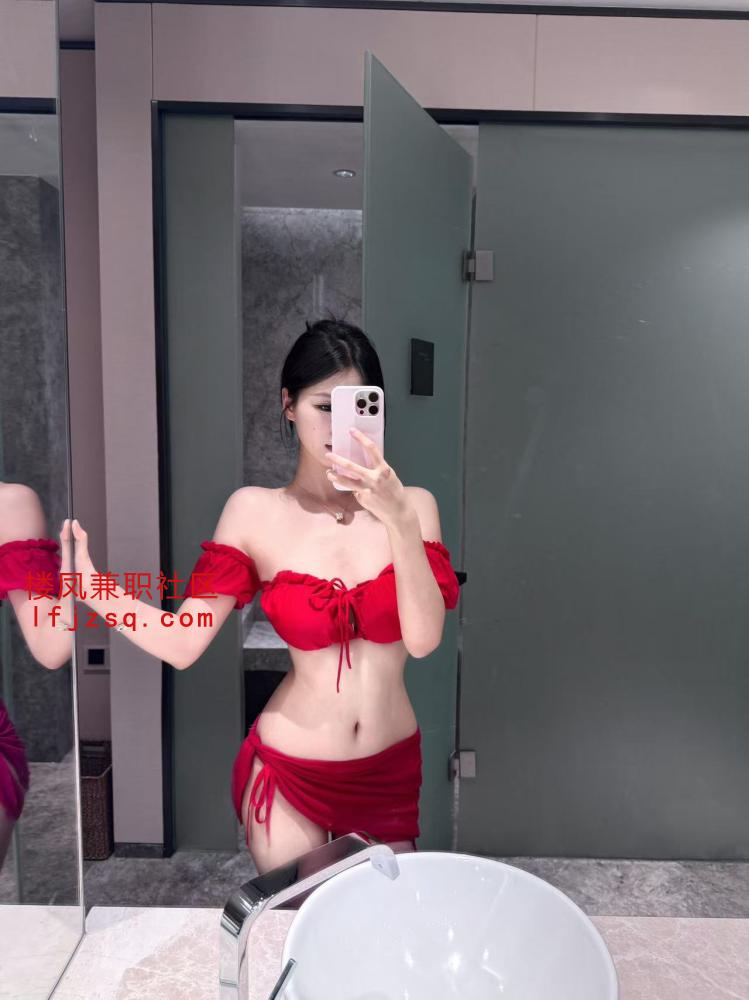 小丰满E罩杯妹子