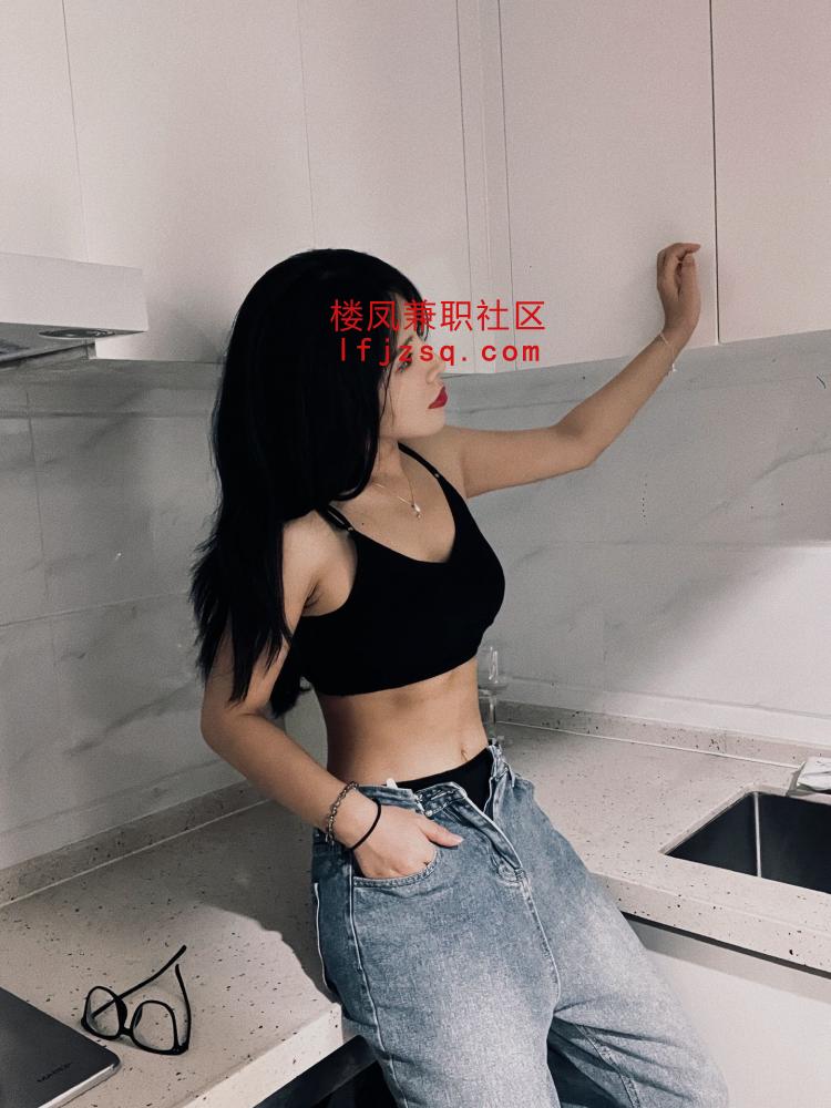 翘臀女友系小姐姐