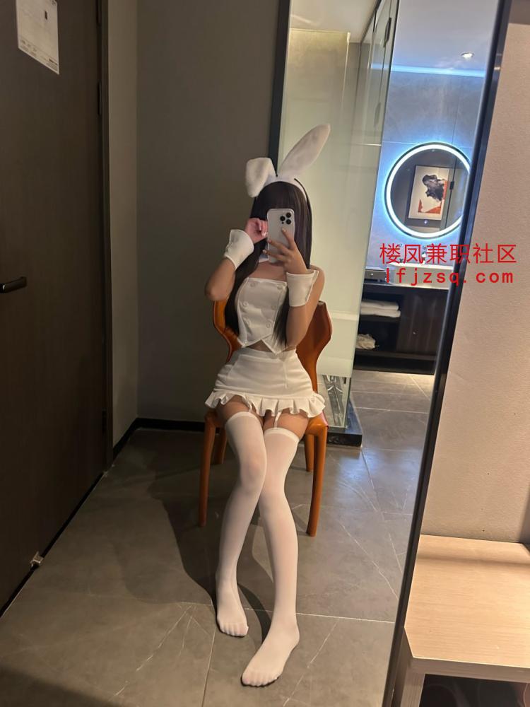 崇州大胸萝莉刚破处下海很敏感很容易高潮