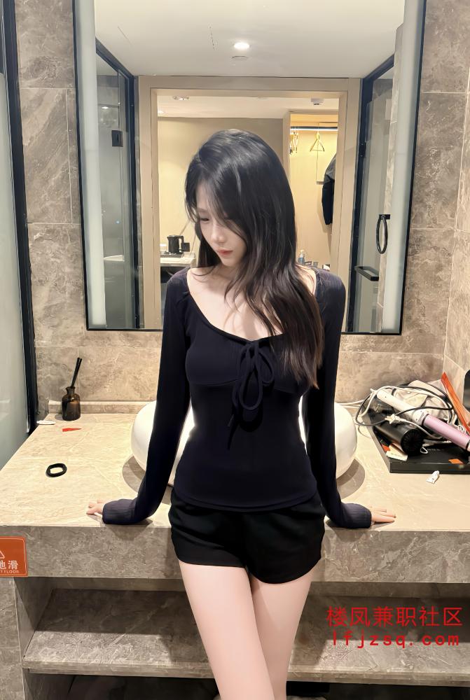 郑州极品巨乳嫩穴大屁股身材诱惑爆表