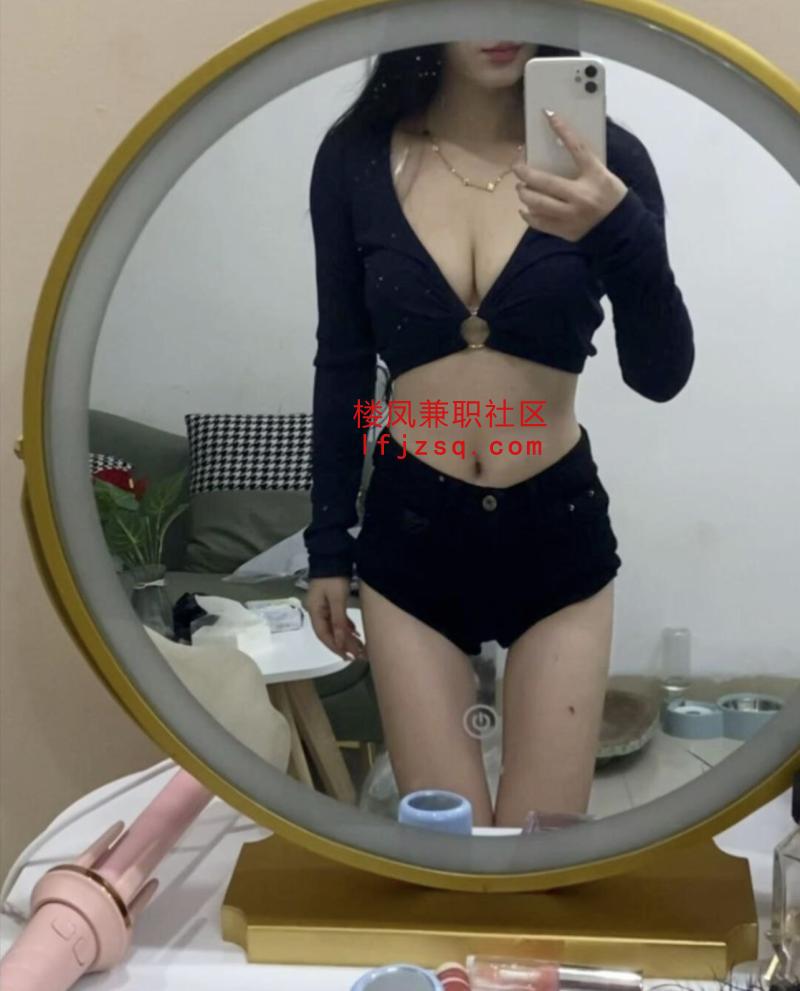 长沙制服丝袜美腿玉足反差嫩妹