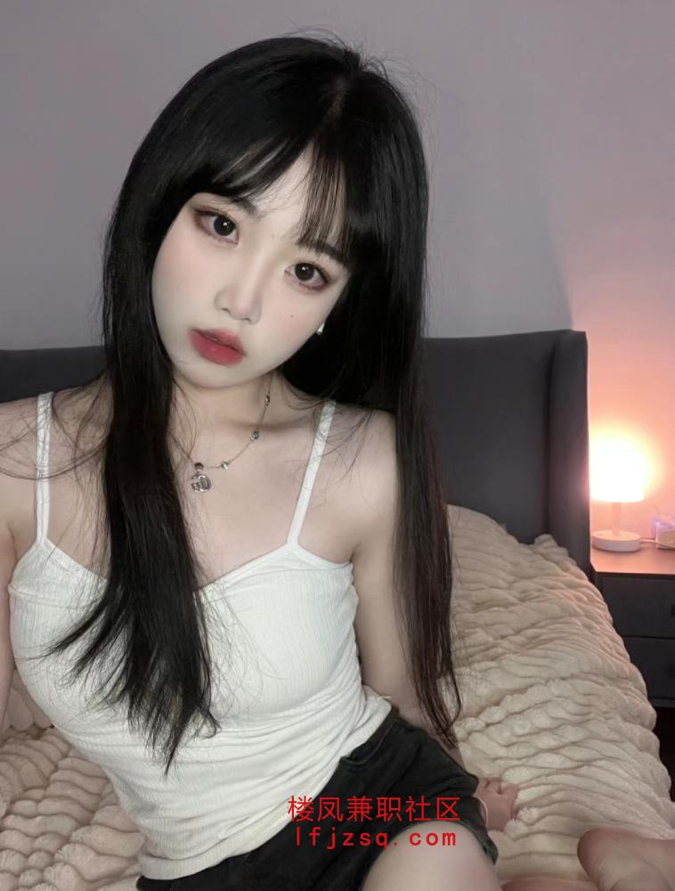 白白嫩嫩的 清纯美女