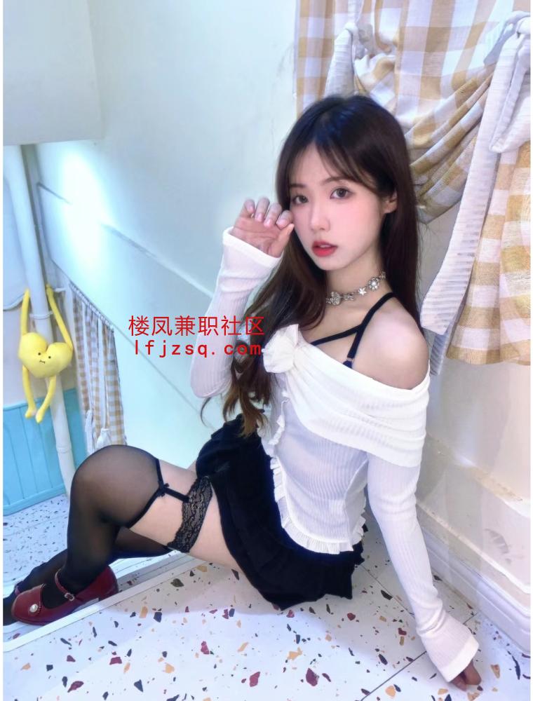 小姐姐白嫩有点娇羞，骚穴很紧可外出