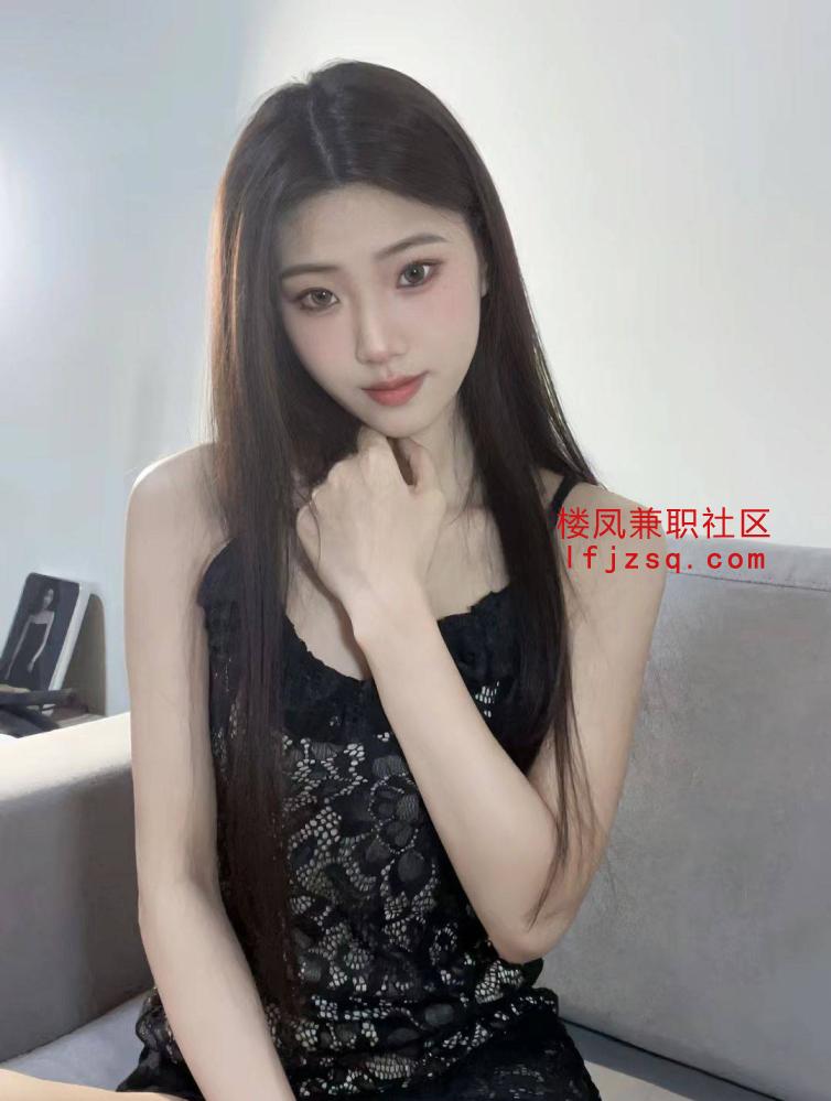 粉嫩甜心白嫩诱人，丝袜情趣高跟鞋