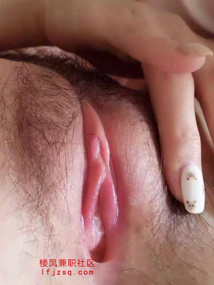 最粉嫩最甜美的学生萝莉刚下海太紧了