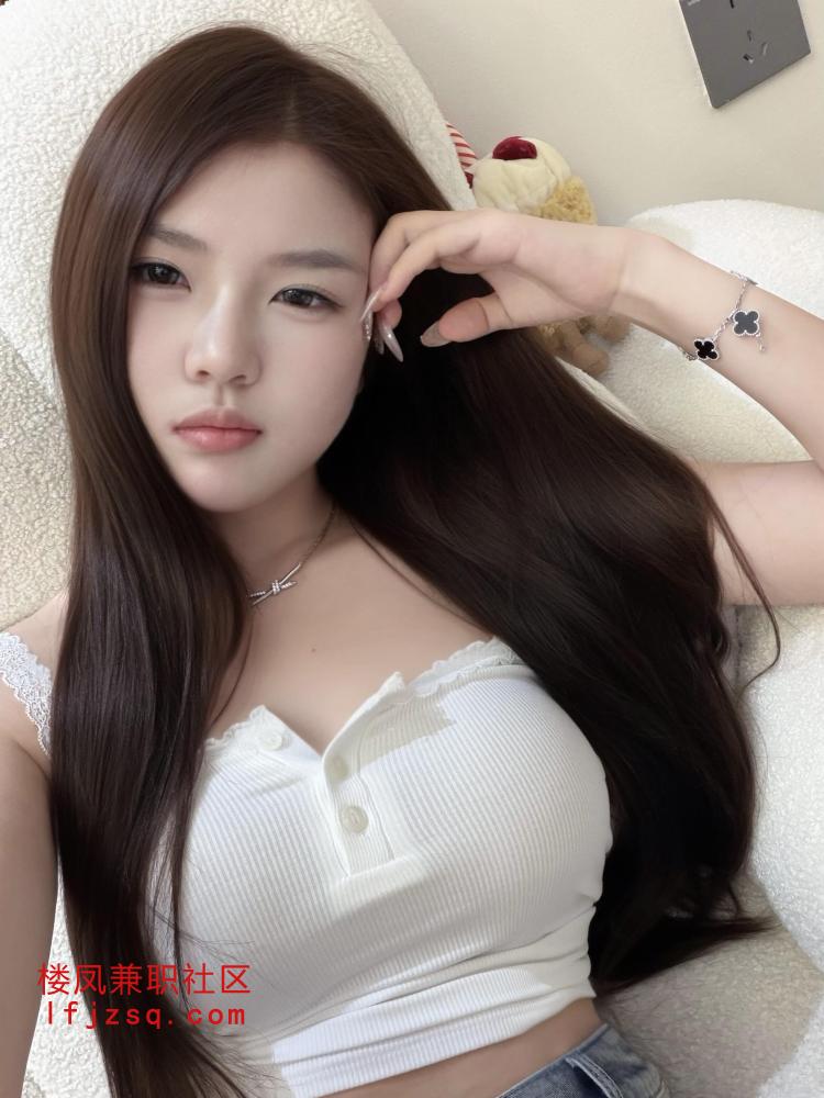 洪山性感标致的妹妹，撞小屁股最舒服