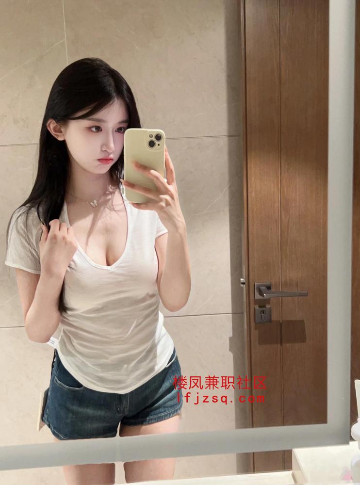 职业学院妹子清纯反差初次下海兼职带工作室