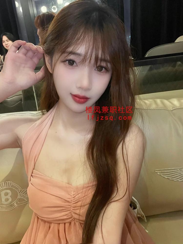 三点粉嫩兼职小妹