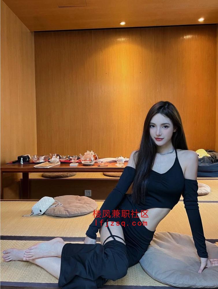 南京市《高端清纯》学生妹粉嫩B紧刚下海，空姐，萝莉，少女，少妇，自带公寓，可无套内射，（注赠送伟哥）