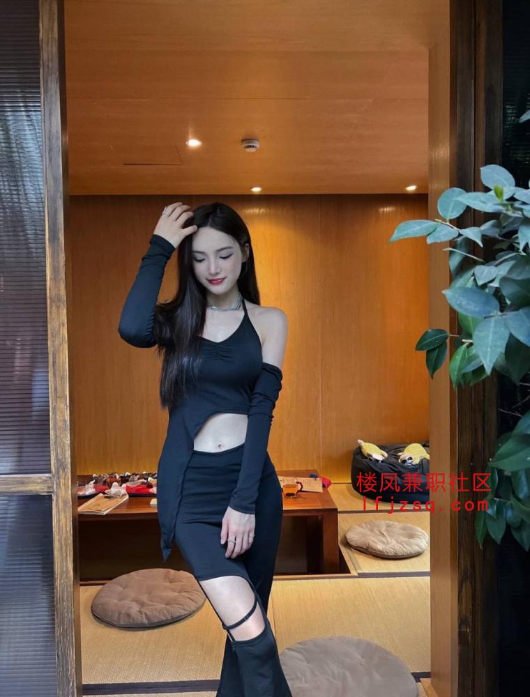 南京市《高端清纯》学生妹粉嫩B紧刚下海，空姐，萝莉，少女，少妇，自带公寓，可无套内射，（注赠送伟哥）