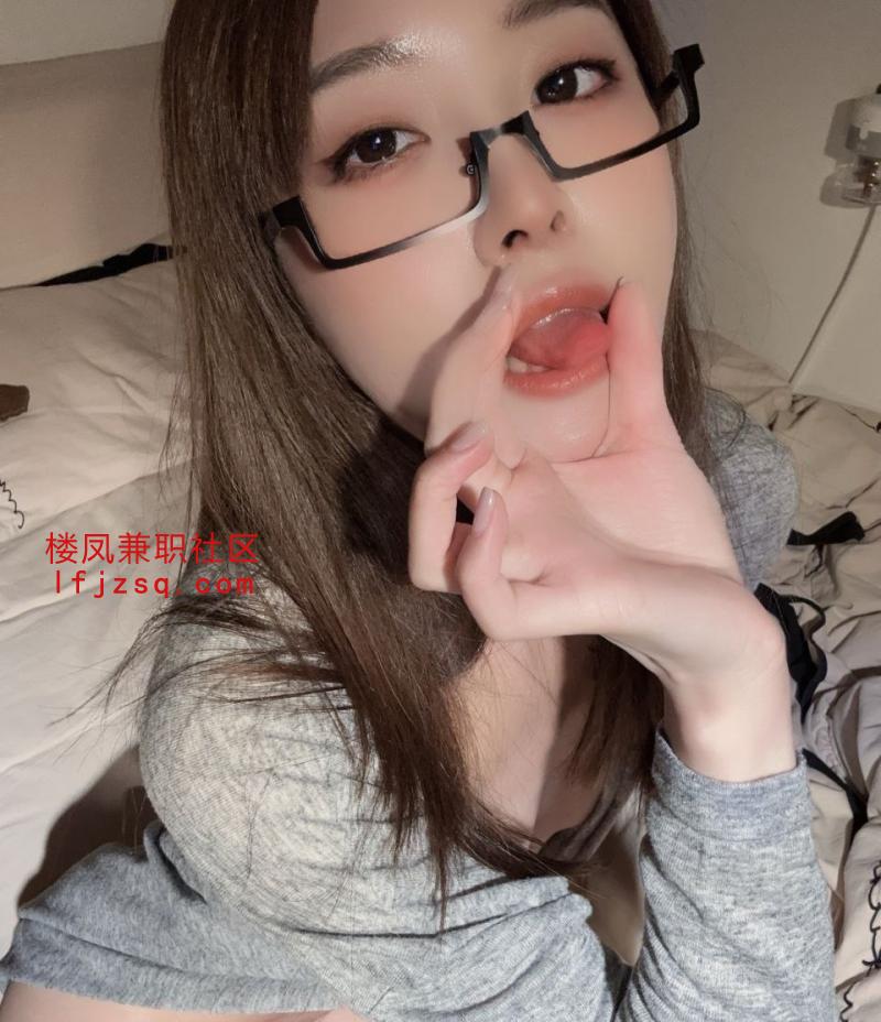 网约纯欲大胸妹 奶子又大又白、奶头粉粉的！