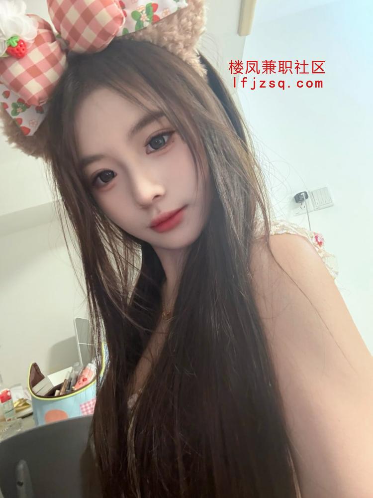 网约芜湖纯欲大胸妹 奶子又大又白、奶头粉粉的！