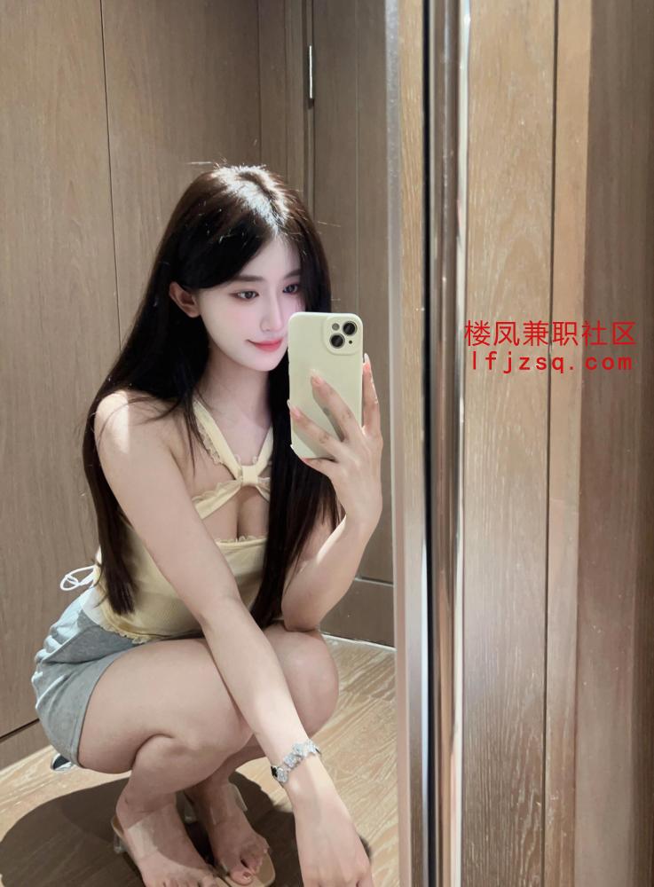 网约南昌纯欲大胸妹 奶子又大又白、奶头粉粉的！