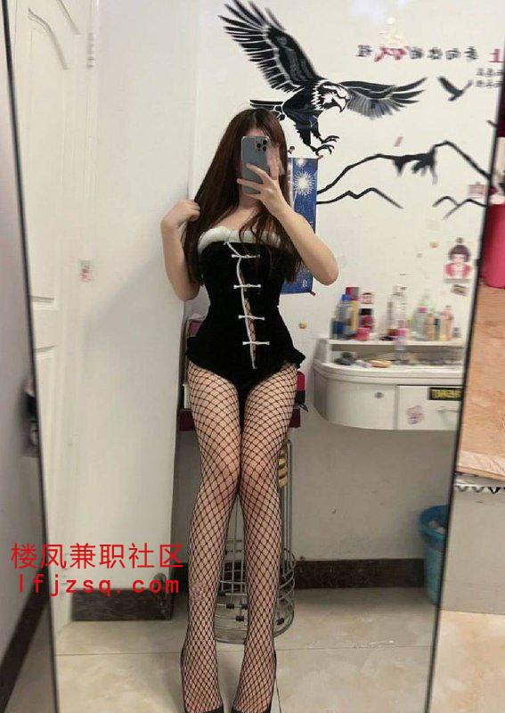 郑州市刚下海高质量极品风骚兼职美女大学生