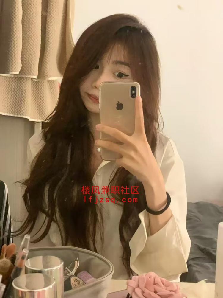 后入极品身材反差小妹