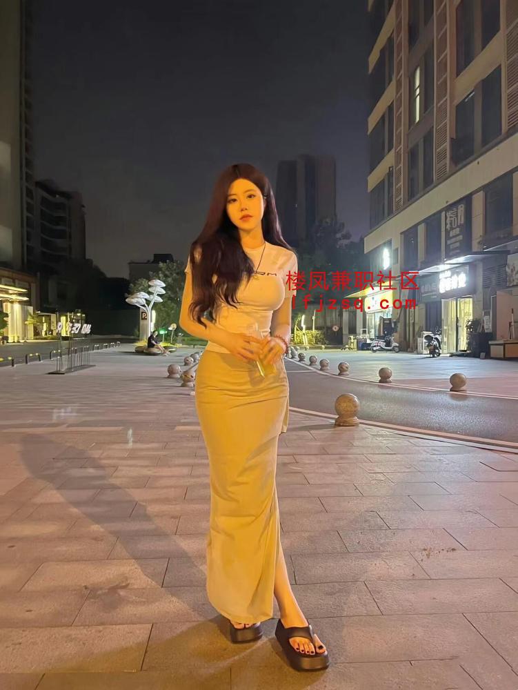 兼职性感嫩妹水多超会吸