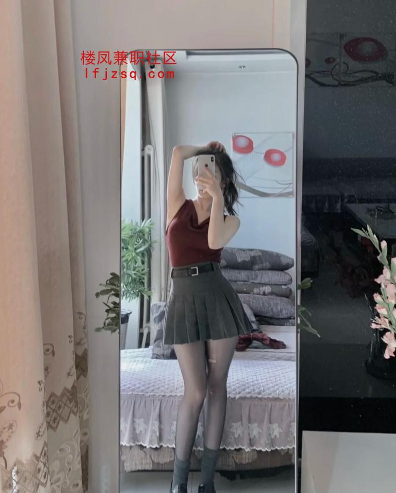 兼职性感嫩妹水多超会吸