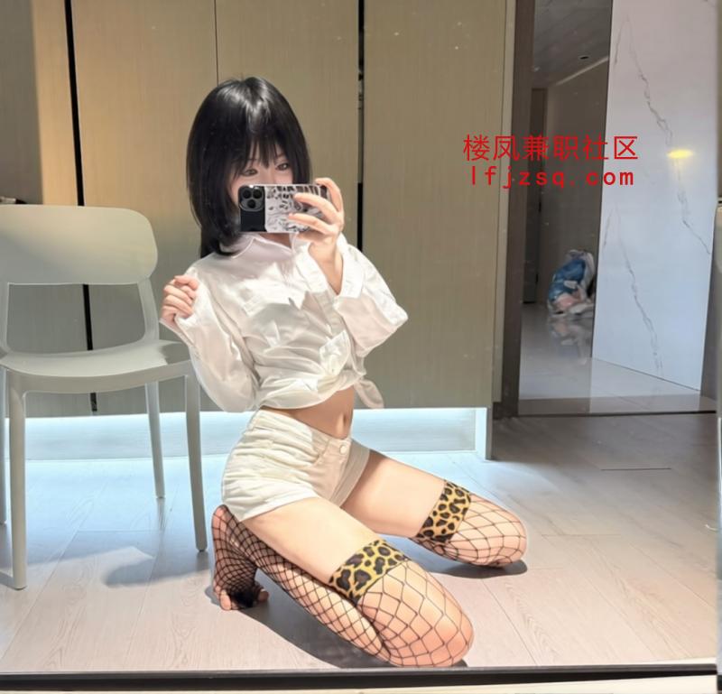 深圳艺术学妹兼职下海三点敏感全程高潮（可上门）