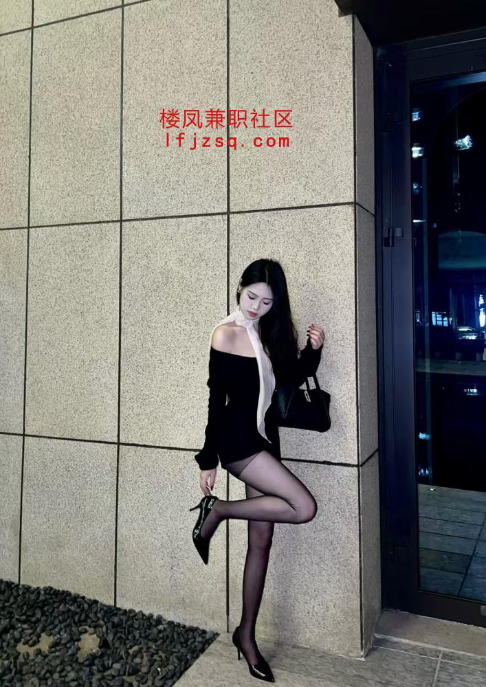 高颜值大胸长腿黑丝御姐
