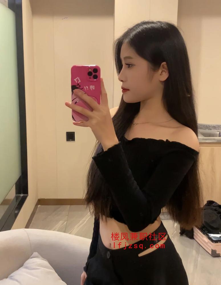 清远黑丝大奶翘臀反差欲女自聊自做