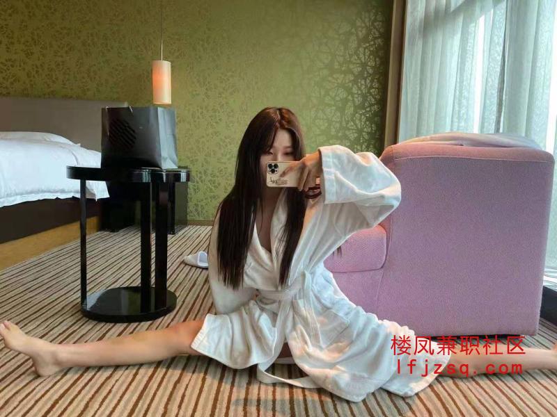 大同刚下海兼职大胸小靓妹服务全套