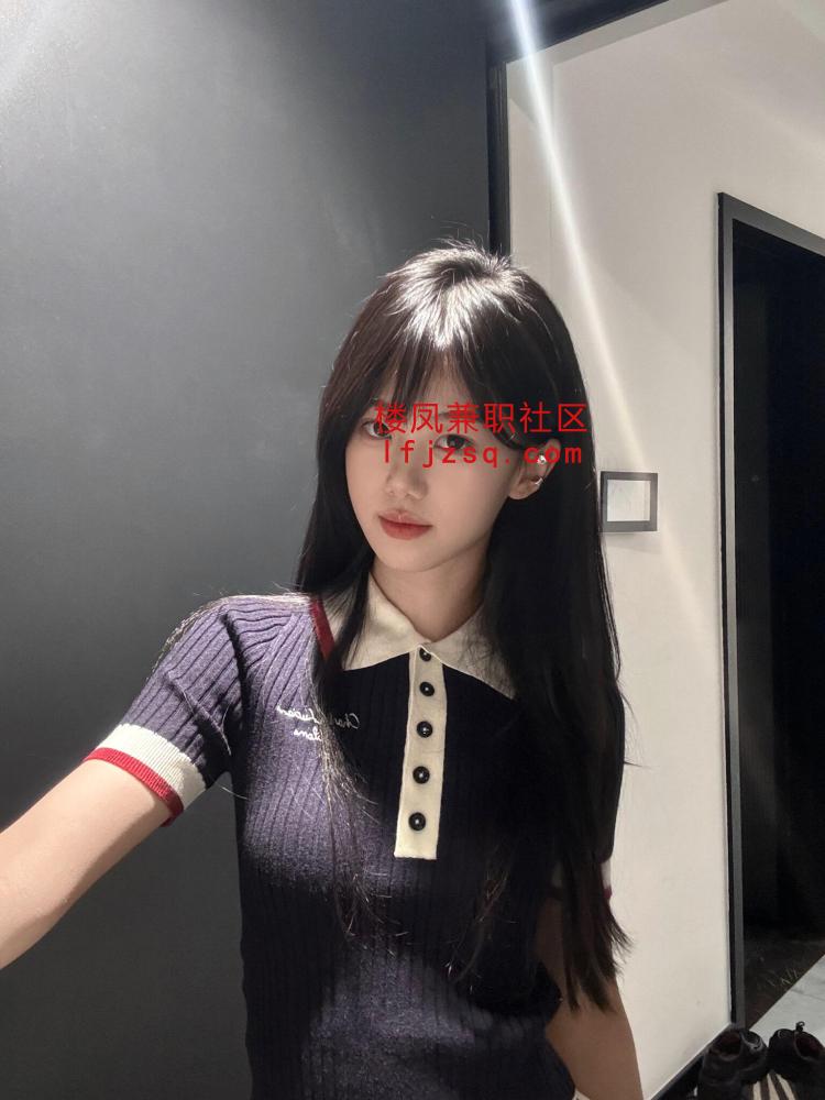 高挑白嫩女孩逼紧胸嫩活好水多