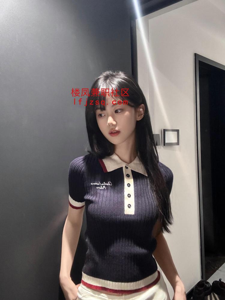 高挑白嫩女孩逼紧胸嫩活好水多