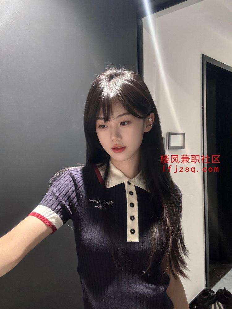 高挑白嫩女孩逼紧胸嫩活好水多