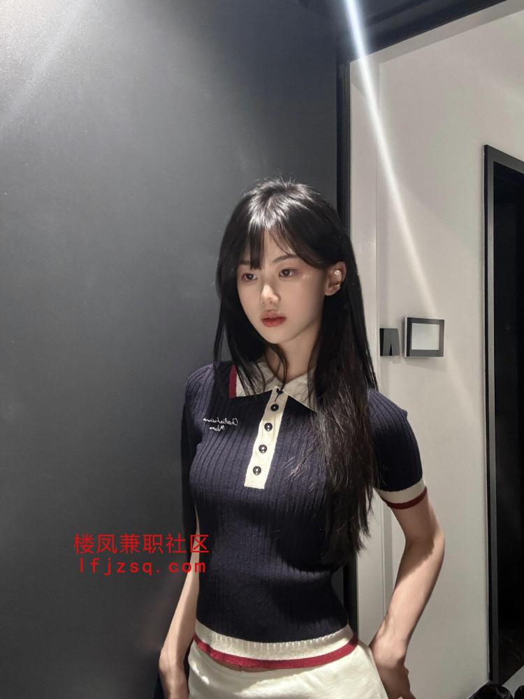 高挑白嫩女孩逼紧胸嫩活好水多