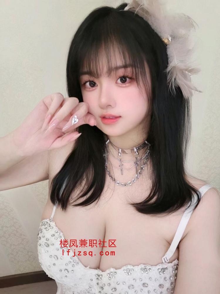南通粉嫩巨乳白虎妹