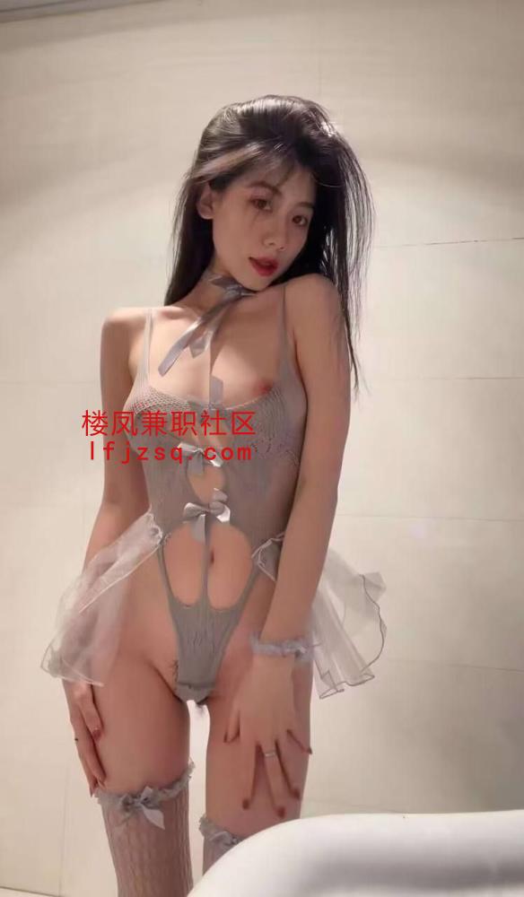极品黑丝情趣妩媚骚货服务口活一绝