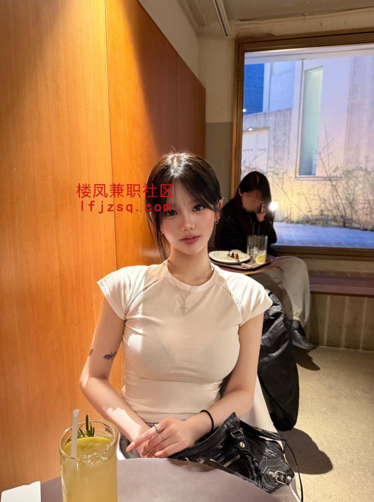 乌鲁木齐市新人白虎高颜值极品妹妹。