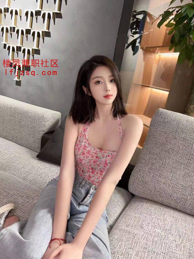 肤白润透美颜小妹