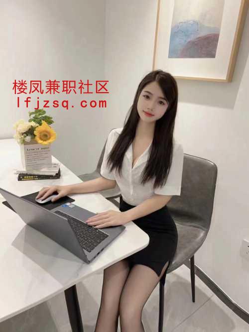 性感蜜桃臀很骚吹箫舒服一线天馒头逼水多