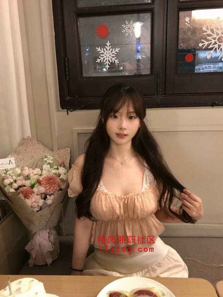 情瘾少女粉嫩鲍鱼性感诱惑口活超赞