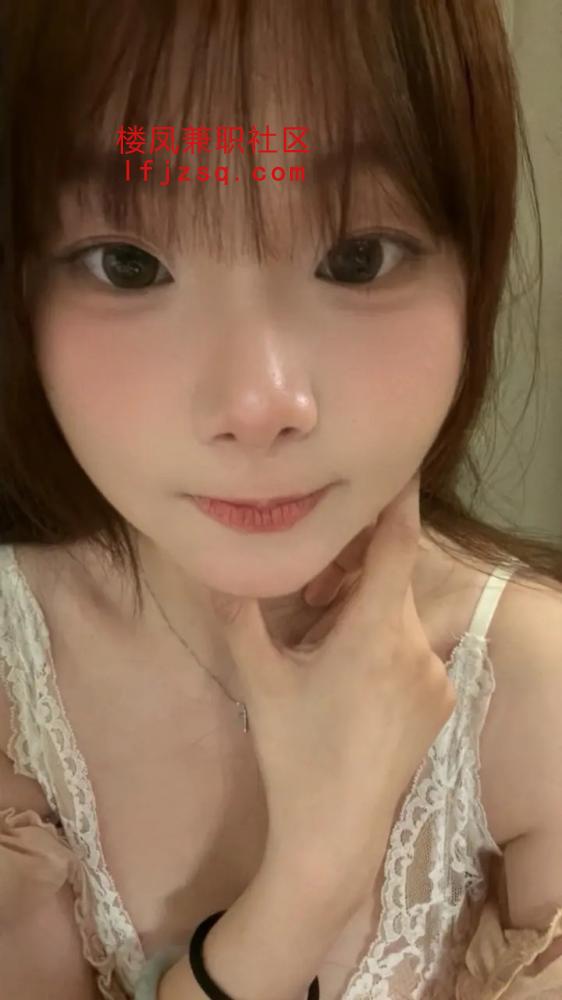 情瘾少女粉嫩鲍鱼性感诱惑口活超赞