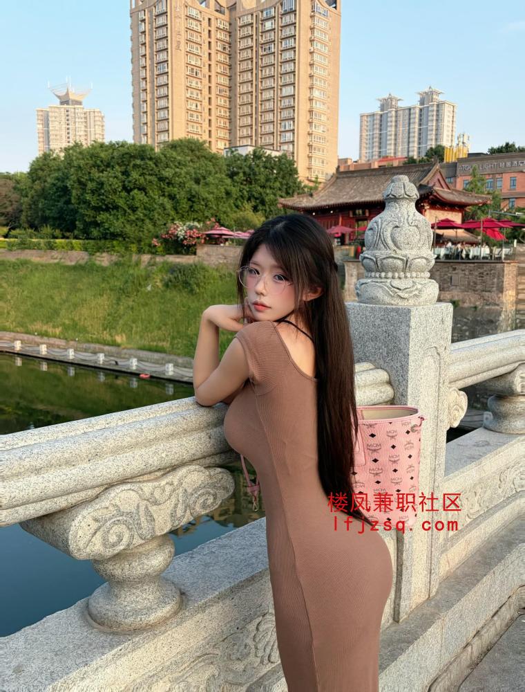 粉嫩00后下海太紧太粉嫩了