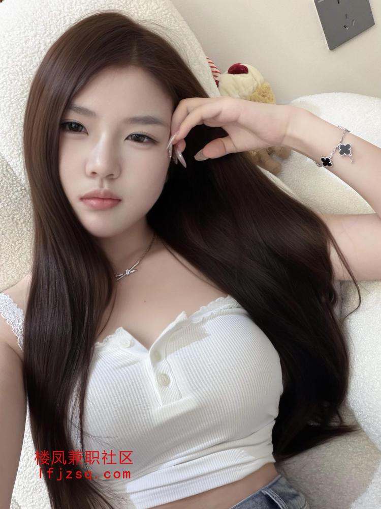 05后在校学妹完美身材肤白貌美兼职在外租房