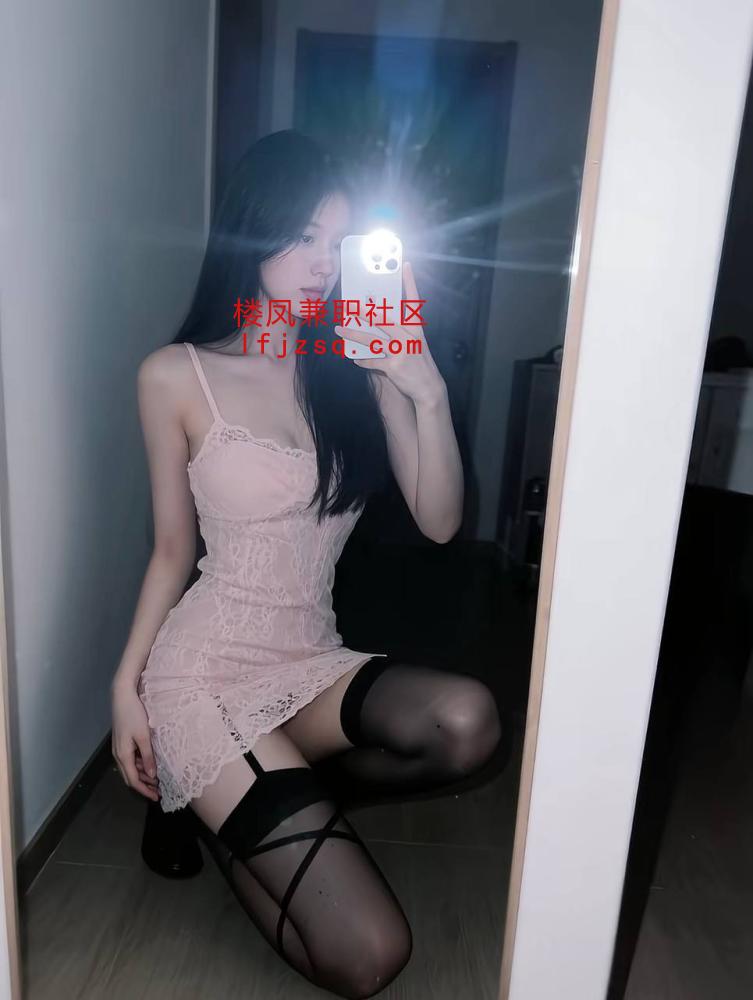 徐州市刚下海高质量极品风骚兼职美女大学生
