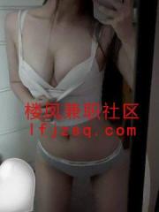 泰安性感女学生兼职，身材紧致有料。