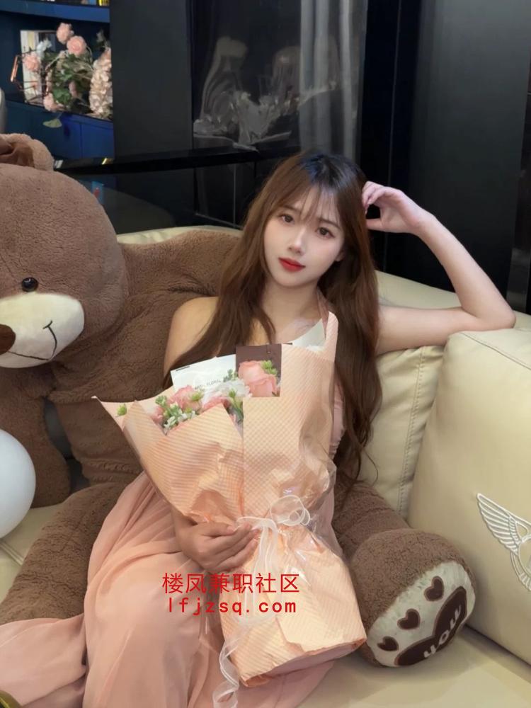 清纯甜美学妹兼职