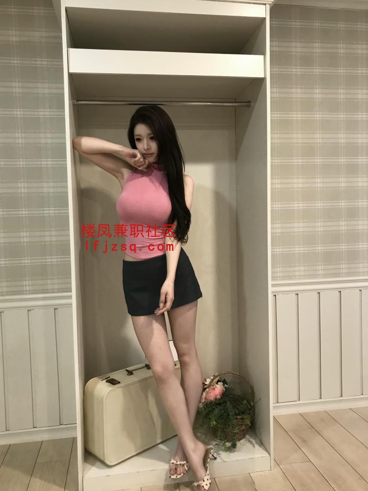 身材匀称白嫩的大奶子纤细的腰大圆屁股
