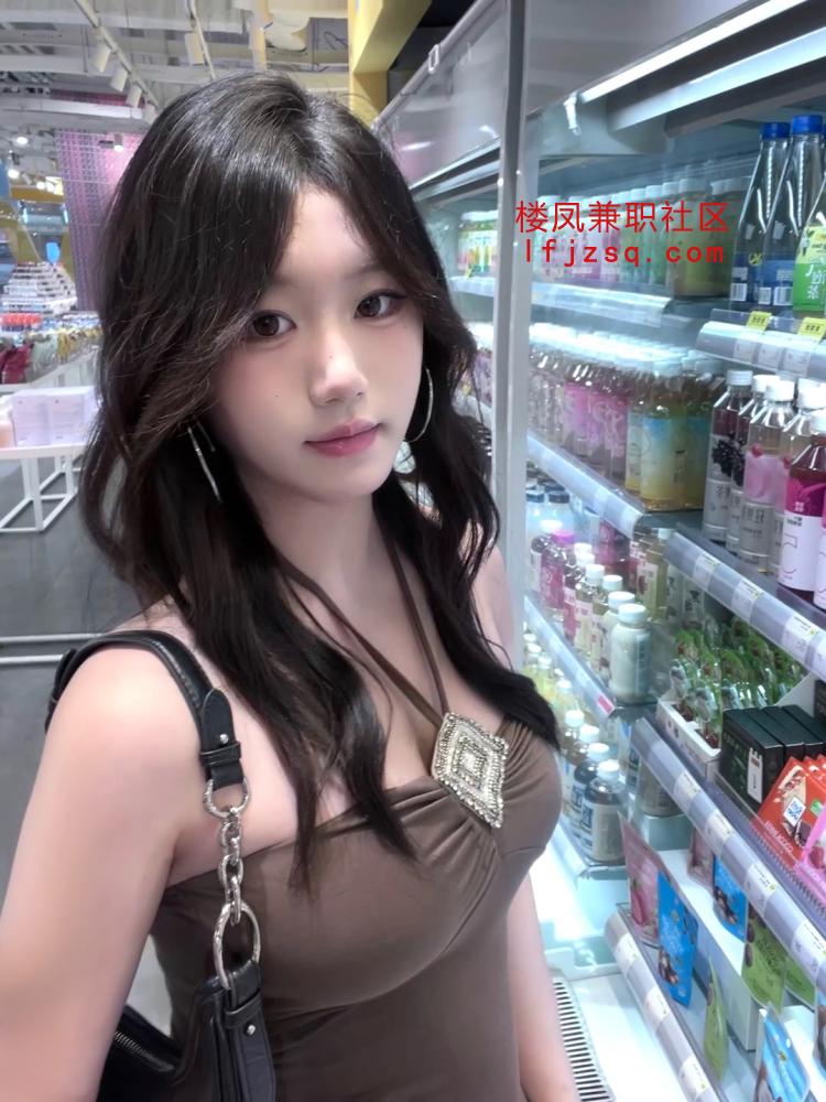 丰臀尤物 粉嫩后入鲍汁