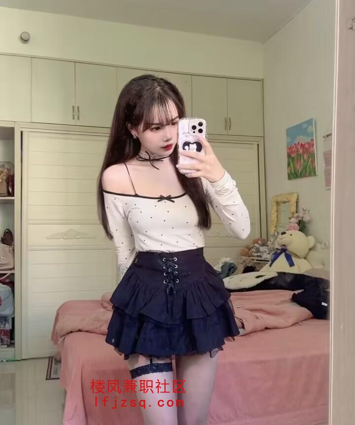 巨乳炮架婴儿肥小娇妻会潮喷